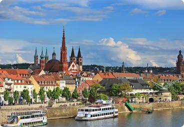 Blick über den Main auf die Altstadt von Würzburg
